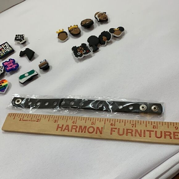 Bracelet with 20 pc pop on decor- can also be used on Crocs shoes - Picture 5 of 6